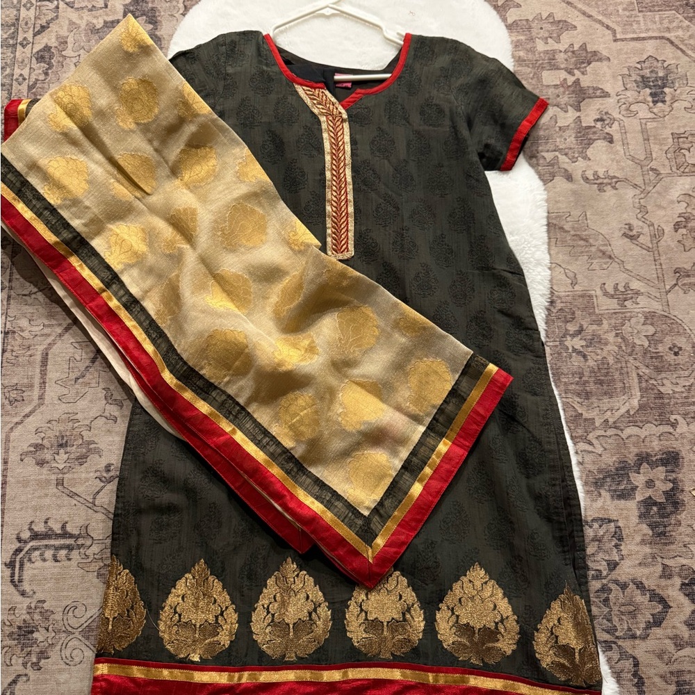 Black and Gold Traditional Dress with Scarf (4 pieces)